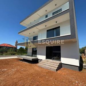 PRIVLAKA - Dvosoban stan A1 s vrtom - 93m2