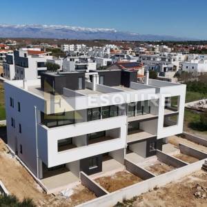 PRIVLAKA - Dvosoban stan S3 s vrtom, USELJIVO- 88m2