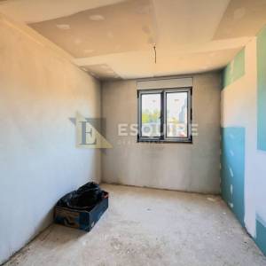 PRIVLAKA - Dvosoban stan S3 s vrtom, USELJIVO- 88m2