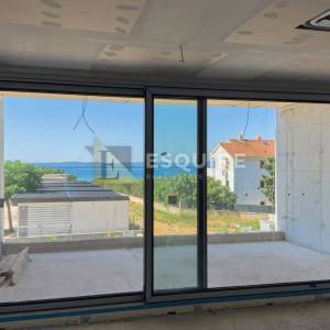 PRIVLAKA - Dvosoban troetažni stan S7, USELJIVO - 130m2