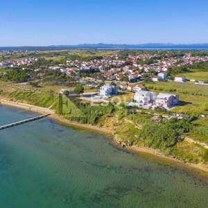 PRIVLAKA -Građevinsko zemljište pravilnog oblika- Idealno za investiciju