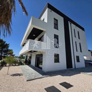 Privlaka I Dvosoban apartman u novogradnji, 100 m od mora i 2 parkirna mjesta