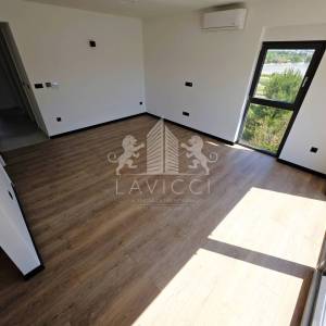 Privlaka I Dvosoban apartman u novogradnji, 100 m od mora i 2 parkirna mjesta