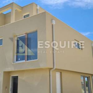 PRIVLAKA – Moderna duplex vila s bazenom i panoramskim pogledom na more!!
