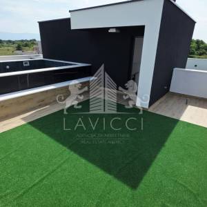 Privlaka – Penthouse apartman s bazenom i krovnom terasom 100 m od mora