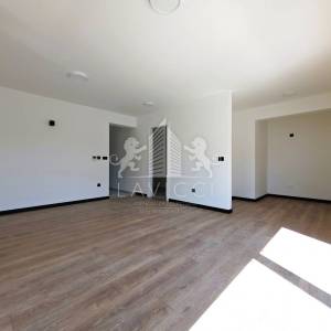 Privlaka – Penthouse apartman s bazenom i krovnom terasom 100 m od mora