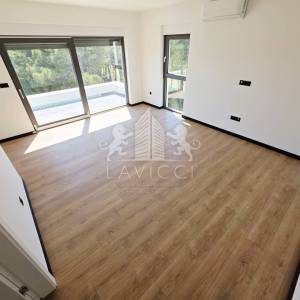 Privlaka – Penthouse apartman s bazenom i krovnom terasom 100 m od mora