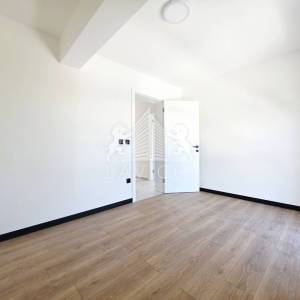 Privlaka – Penthouse apartman s bazenom i krovnom terasom 100 m od mora