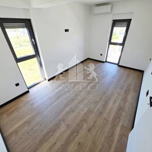 Privlaka – Penthouse apartman s bazenom i krovnom terasom 100 m od mora