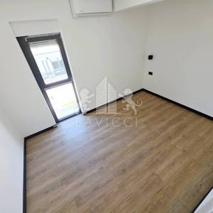 Privlaka – Penthouse apartman s bazenom i krovnom terasom 100 m od mora
