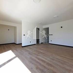 Privlaka – Penthouse s privatnim bazenom i krovnom terasom 100 m od mora