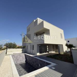 PRIVLAKA - predivna luksuzna duplex vila s bezenom!!