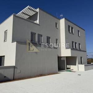 PRIVLAKA - predivna luksuzna duplex vila s bezenom!!