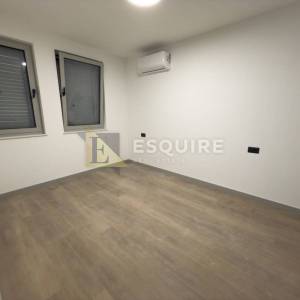 PRIVLAKA - predivna luksuzna duplex vila s bezenom!!