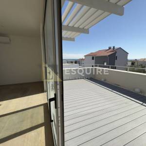 PRIVLAKA - predivna luksuzna duplex vila s bezenom!!