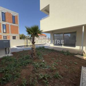 PRIVLAKA - predivna luksuzna duplex vila s bezenom!!