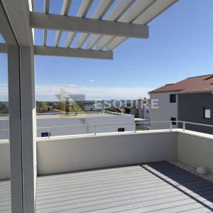 PRIVLAKA - predivna luksuzna duplex vila s bezenom!!