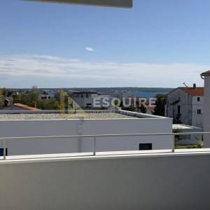 PRIVLAKA - predivna luksuzna duplex vila s bezenom!!