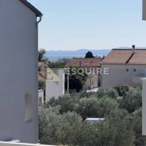 PRIVLAKA - predivna luksuzna duplex vila s bezenom!!