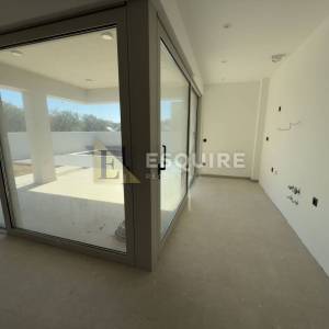 PRIVLAKA - predivna luksuzna duplex vila s bezenom!!