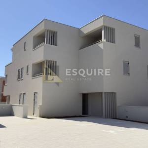 PRIVLAKA - predivna luksuzna duplex vila s bezenom!!