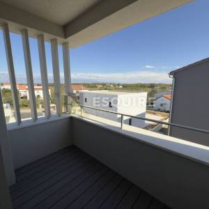 PRIVLAKA - predivna luksuzna duplex vila s bezenom!!