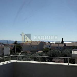 PRIVLAKA - predivna luksuzna duplex vila s bezenom!!