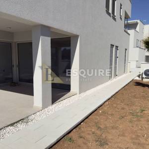 PRIVLAKA - predivna luksuzna duplex vila s bezenom!!
