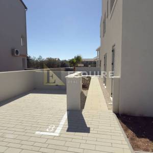 PRIVLAKA - predivna luksuzna duplex vila s bezenom!!