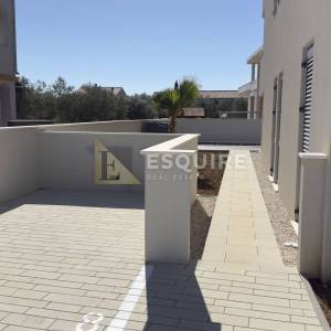 PRIVLAKA - predivna luksuzna duplex vila s bezenom!!