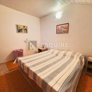 PRIVLAKA-SABUNIKE, Dvojna kuća s dva apartmana – 700 m od pješčane plaže!!