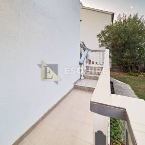 PRIVLAKA-SABUNIKE, Dvojna kuća s dva apartmana – 700 m od pješčane plaže!!