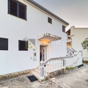 PRIVLAKA-SABUNIKE, Dvojna kuća s dva apartmana – 700 m od pješčane plaže!!