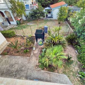 PRIVLAKA-SABUNIKE, Dvojna kuća s dva apartmana – 700 m od pješčane plaže!!