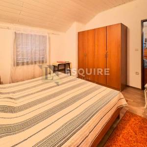 PRIVLAKA-SABUNIKE, Dvojna kuća s dva apartmana – 700 m od pješčane plaže!!
