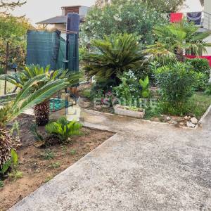PRIVLAKA-SABUNIKE, Dvojna kuća s dva apartmana – 700 m od pješčane plaže!!
