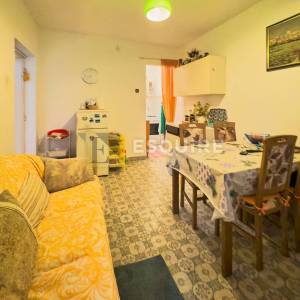 PRIVLAKA-SABUNIKE, Dvojna kuća s dva apartmana – 700 m od pješčane plaže!!