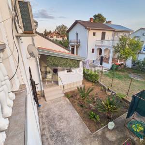 PRIVLAKA-SABUNIKE, Dvojna kuća s dva apartmana – 700 m od pješčane plaže!!