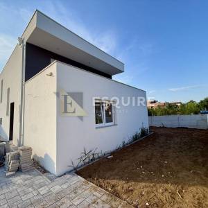 PRIVLAKA – Sabunike, dvosoban apartman u prizemlju s vrtom!!