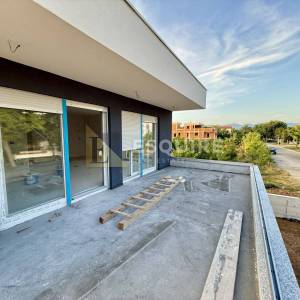 PRIVLAKA – Sabunike | Moderan trosoban penthouse na 1. katu s prostranom terasom!