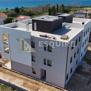 PRIVLAKA - Trosoban stan S5 na 1. katu, USELJIVO - 106m2