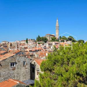 PRODAJA, 1,5 SOBAN STAN, ROVINJ - CENTAR, 35 m2, IZVRSNA LOKACIJA , DVOSTRANI, P