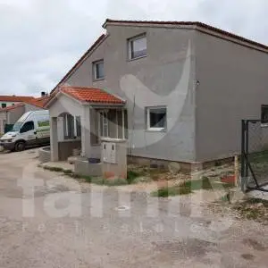 PRODAJA ATRAKTIVNE OBITELJSKE KUĆE U OKOLICI PULE