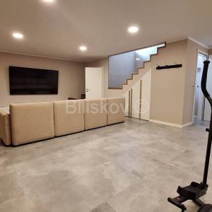 Prodaja, Blato, moderna četverosobna kuća 190m2, na 3 etaže, parking