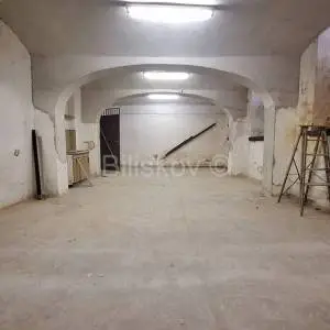 Prodaja, Donji Grad, poslovni prostor  140m2 u suterenu zgrade