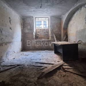 Prodaja, Donji Grad, poslovni prostor  140m2 u suterenu zgrade