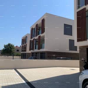 Prodaja dvoetažnog stana s parkirnim mjestom i vrtom, Rovinj! B1/B