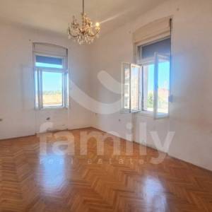 PRODAJA DVOSOBNI STAN ROVINJ CENTAR - POGLED NA MORE