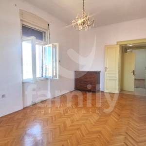 PRODAJA DVOSOBNI STAN ROVINJ CENTAR - POGLED NA MORE