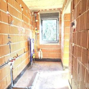 PRODAJA DVOSOBNOG STANA SA BAZENOM I PARKINGOM